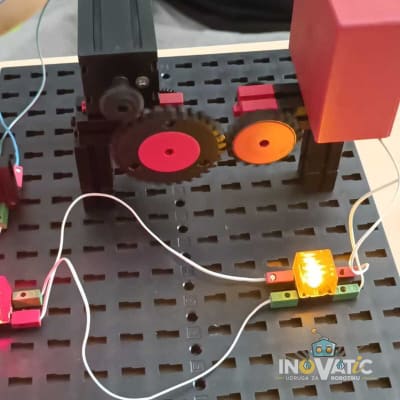 Održane tri Ljetne škole robotike na Braču u sklopu EU projekta “Bilo kuda STEM svuda”.
