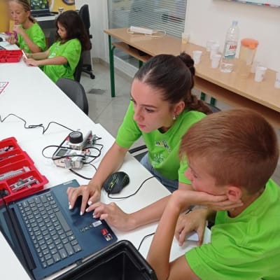 Održan prvi splitski kamp robotike u sklopu EU projekta “Bilo kuda STEM svuda”.