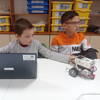 Proljetne radionice robotike 2022. “Bilo kuda STEM svuda”