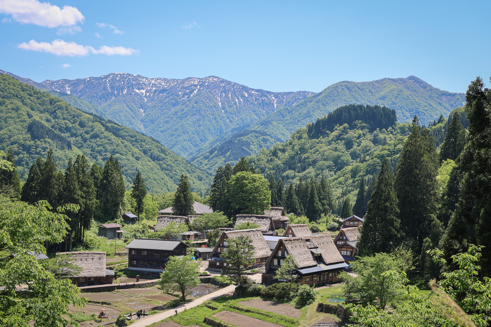 The view from Ainokura toward Hakusan