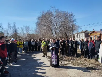 Убрали территорию на месте разрушенного храма