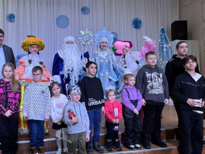 Детям подарили сказку