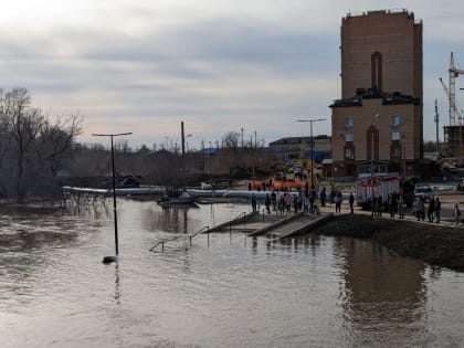 Правительство: При достижении Уралом 11-метровой отметки отключения воды не будет