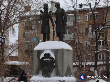 Новая подсветка памятника Пушкину и Далю в Оренбурге
