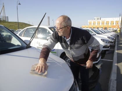 В Оренбурге вручены новые автомобили для медиков