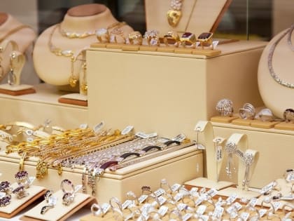 Оренбуржцы за год потратили на украшения более трех миллиардов рублей