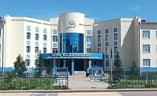 1965 жылы мектептің бастапқы ғимараты