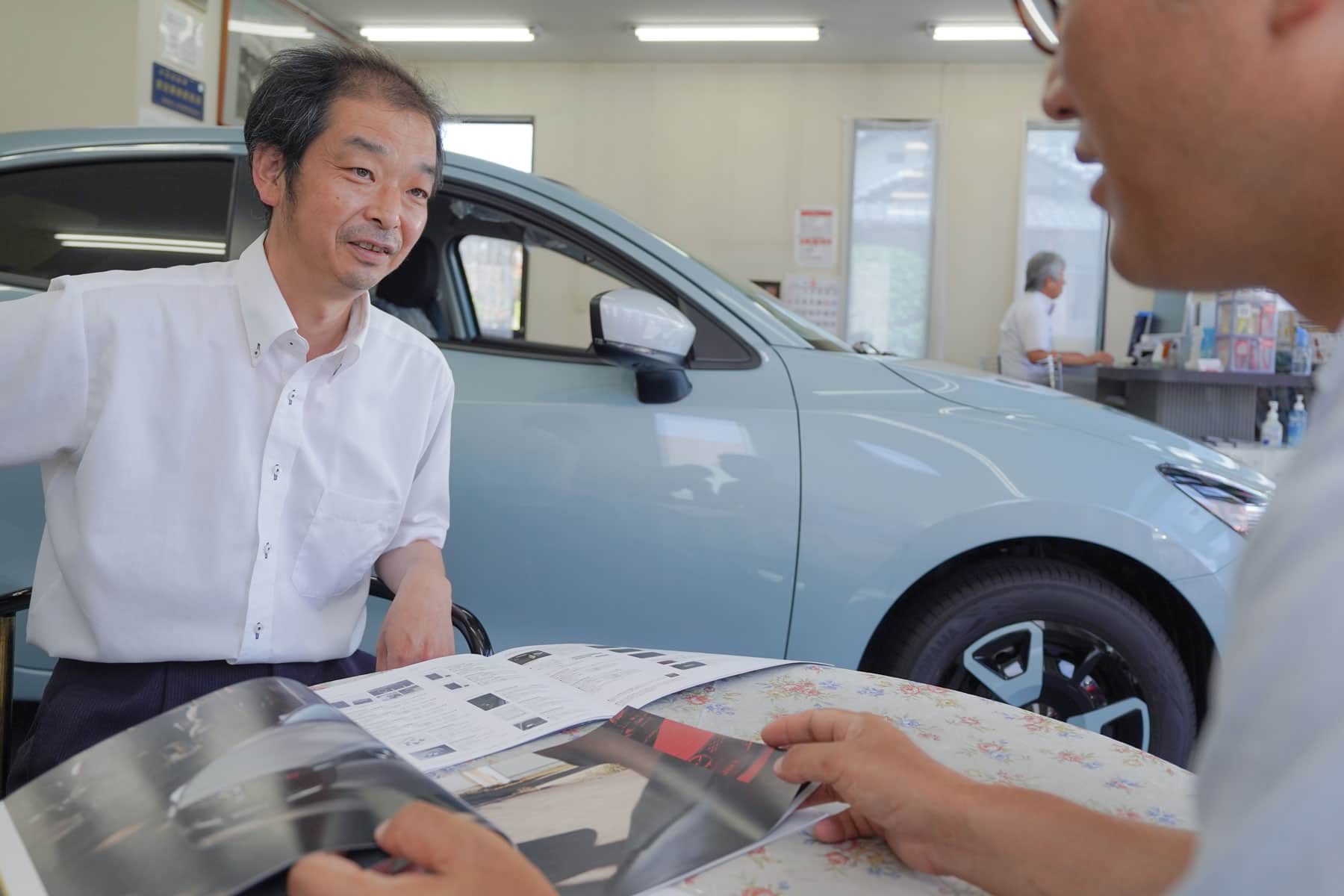 新車・中古車販売の写真②