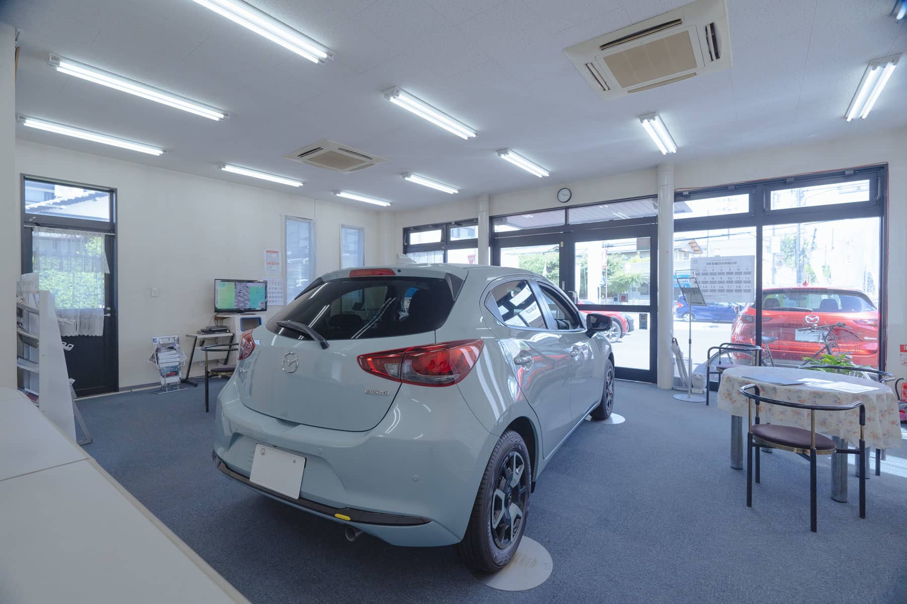 新車・中古車販売の写真③