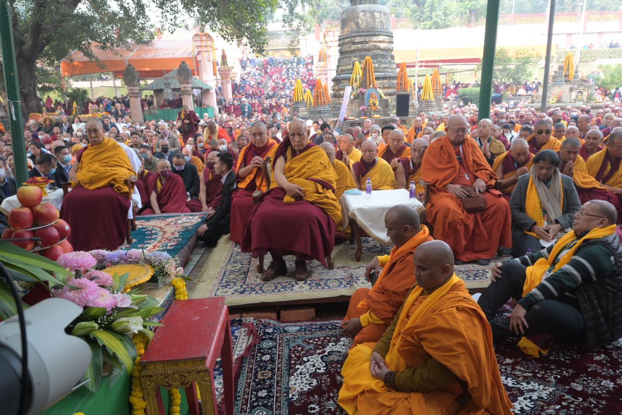 His Holiness Dalai Lama offers prayers for world peace