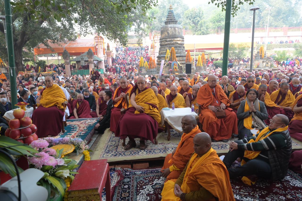 His Holiness Dalai Lama offers prayers for world peace