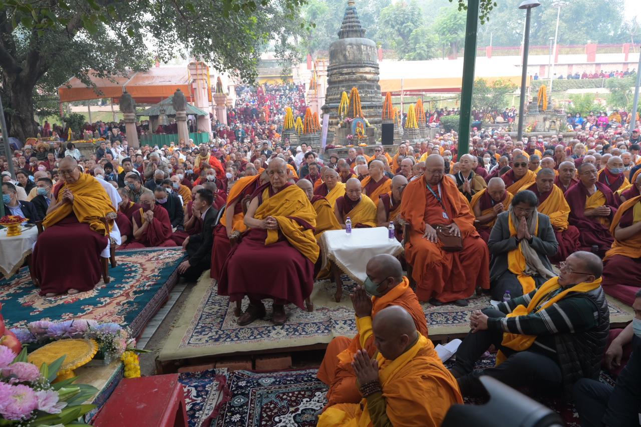 His Holiness Dalai Lama offers prayers for world peace