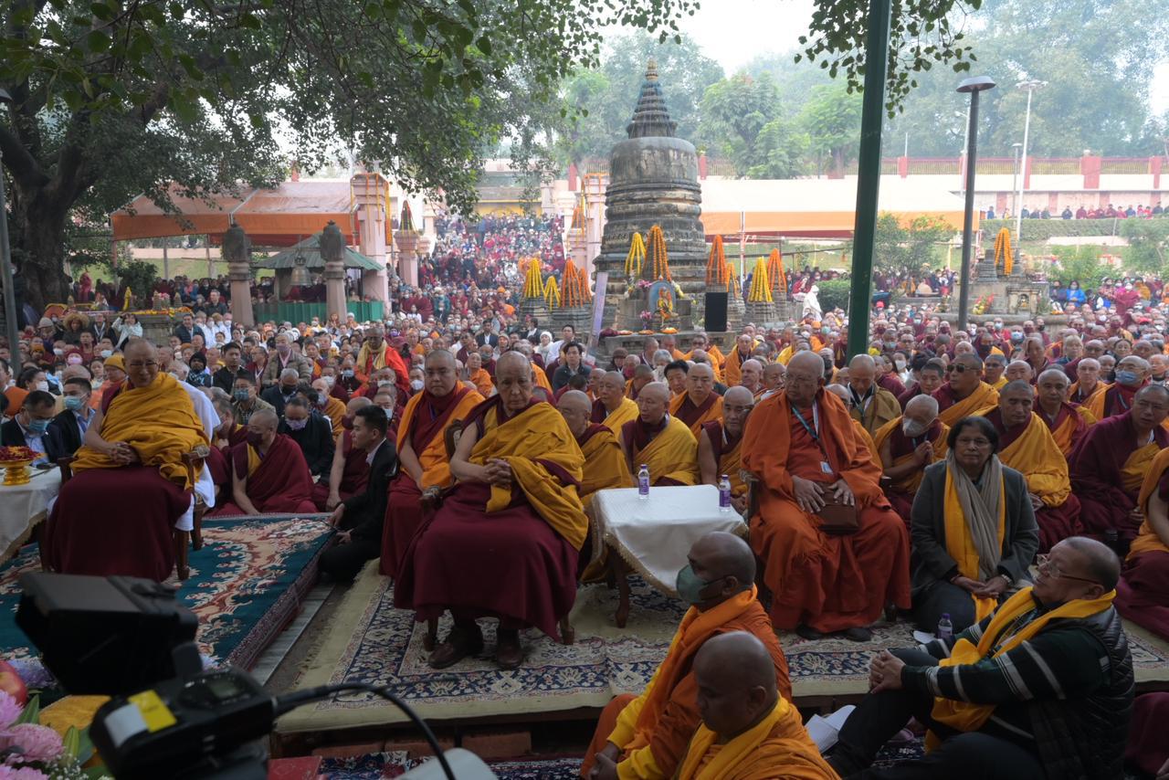 His Holiness Dalai Lama offers prayers for world peace