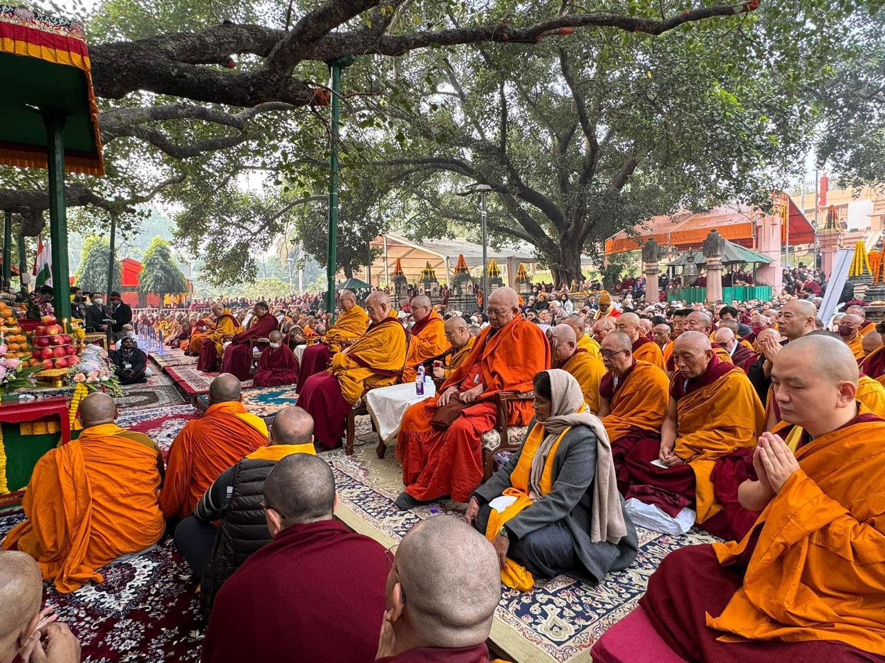 His Holiness Dalai Lama offers prayers for world peace