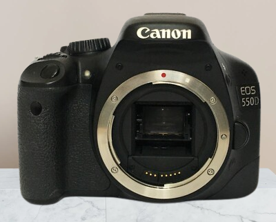 Canon EOS 550d camera with EF-S 18-55mm lens 