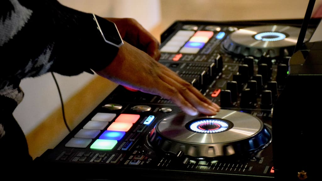 A Quick Review of Spotify's AI DJ