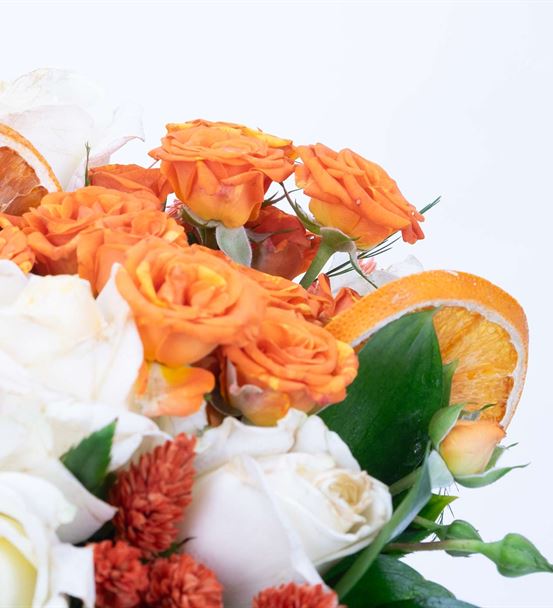 Aşkın Enerjisi Turuncu Çardak Beyaz Gül Aranjmanı-thumb-3