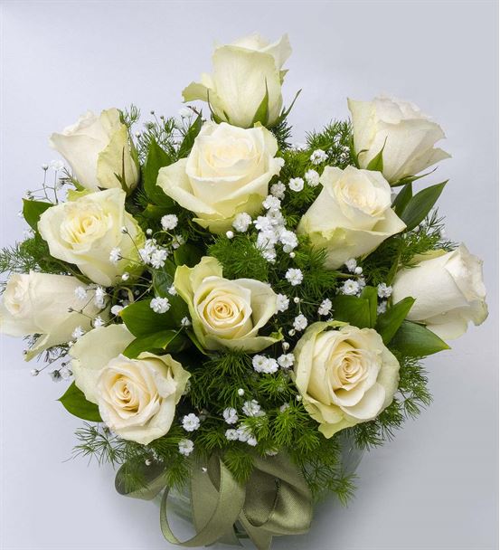 Beyaz Gölge Fanusta 11 Beyaz Gül Aranjmanı - hover