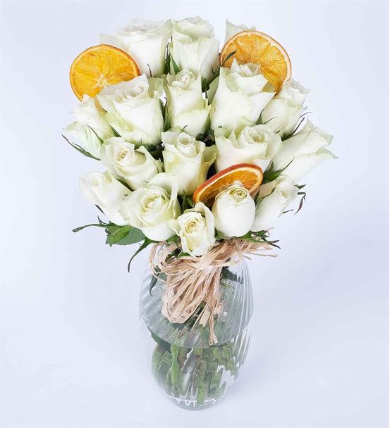 Carignan Serisi 17 Beyaz Gül Sevgi Aranjmanı - hover