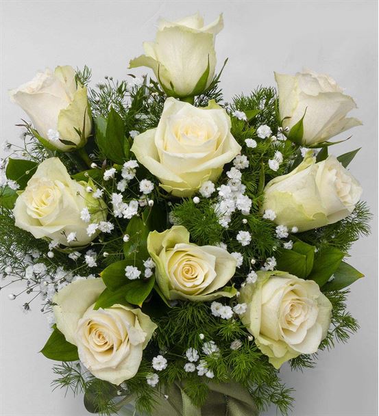 Fanusta Mutluluk 9 Beyaz Gül Aranjmanı - hover