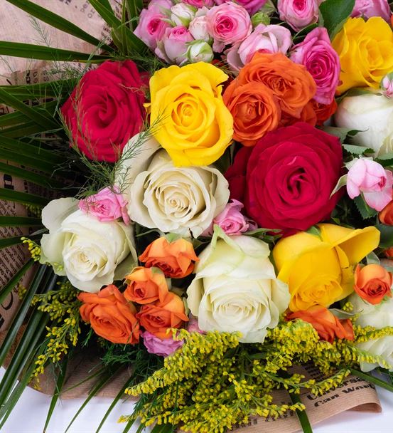 Joyful Blooms Tasarım Gül Buketi-thumb-1