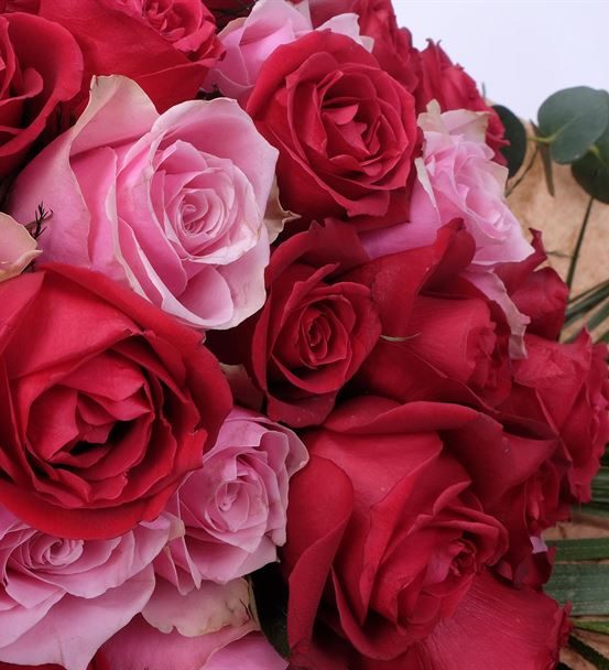 Ruh Eşi Aşkı Kırmızı Pembe Güller Tasarım Buketi - hover