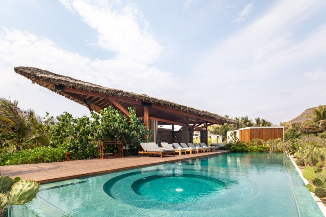 Luxury Villa Rentals vs. Affordable Houses: Puerto Escondido Price Guide 2025