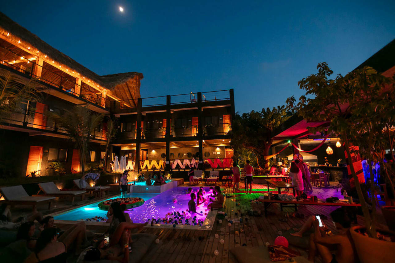 Hostales de Fiesta vs. Hostales Tranquilos: Dónde Hospedarte en Puerto Escondido
