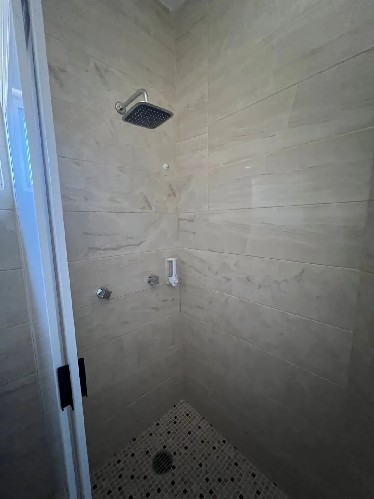 Apartment in Downtown Area with Kitchen and Bathroom