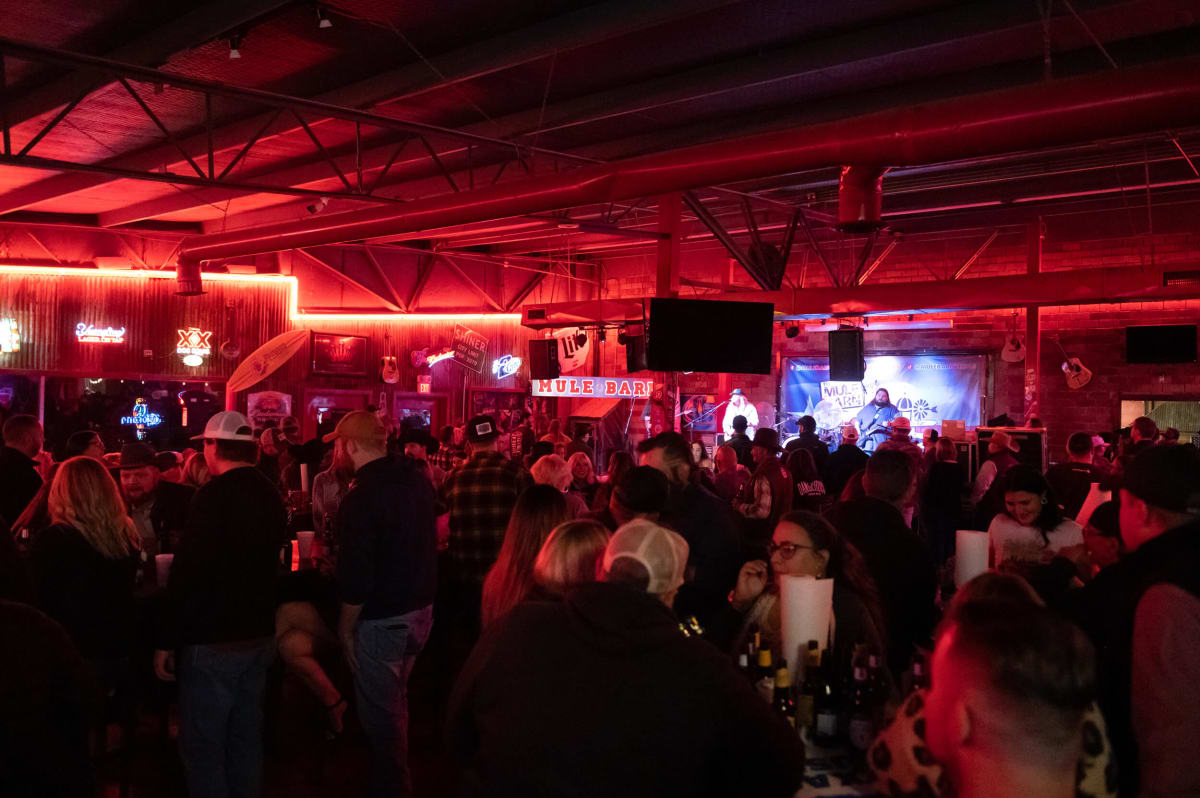 Mule Barn Sports Bar & Grill, Justin, TX