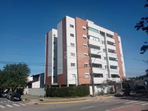 Apartamento à venda em Joinville América com suíte e sacada