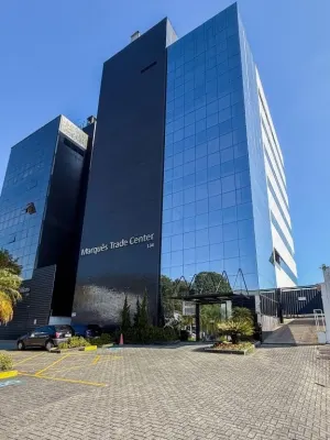 Sala Comercial para Aluguel no Glória em Joinville com 287,92 m²