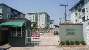 Apartamento à Venda no Saguaçu em Joinville com 2 Dormitórios e Sacada