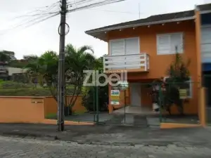 Sobrado para alugar no Costa e Silva, Joinville, com suíte e quintal