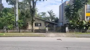 🏡 Casa de madeira à venda no São Marcos, Joinville - 4 dormitórios e terreno de 585 m²
