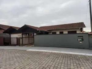 Sobrado à venda em Joinville Costa e Silva com 2 moradias independentes