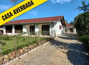 Casa mobiliada à venda em Joinville Vila Nova com piscina e edícula