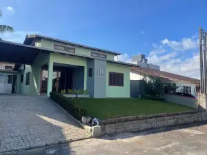 Casa em condomínio para locação em Joinville Bom Retiro com piscina e 4 dormitórios