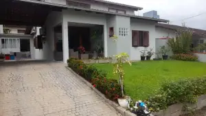 Casa em condomínio para locação em Joinville Bom Retiro com piscina e 4 dormitórios