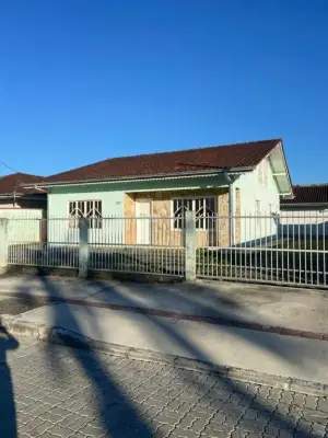 Casa à venda em Joinville Vila Nova com edícula e área de festas