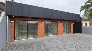 Sala comercial na rua Piratuba bairro Iririú Joinville