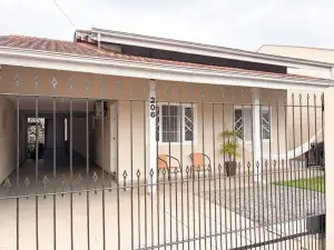 Casa a venda com 3 dormitórios no bairro Adhemar Garcia, Joinville! 