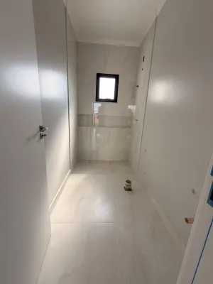 SOBRADO GEMINADO A 200 METROS DA PRAIA DE ITAJUBA!