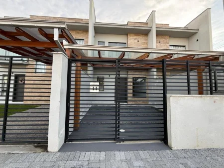 Sobrado Geminado à venda em Joinville, Vila Nova