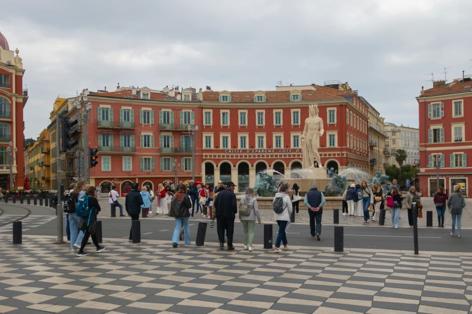 Avoid Tourist Traps & Experience Local Life