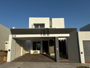 Casa en venta en fraccionamiento privado Bosque Real, Colima - Miniatura 1