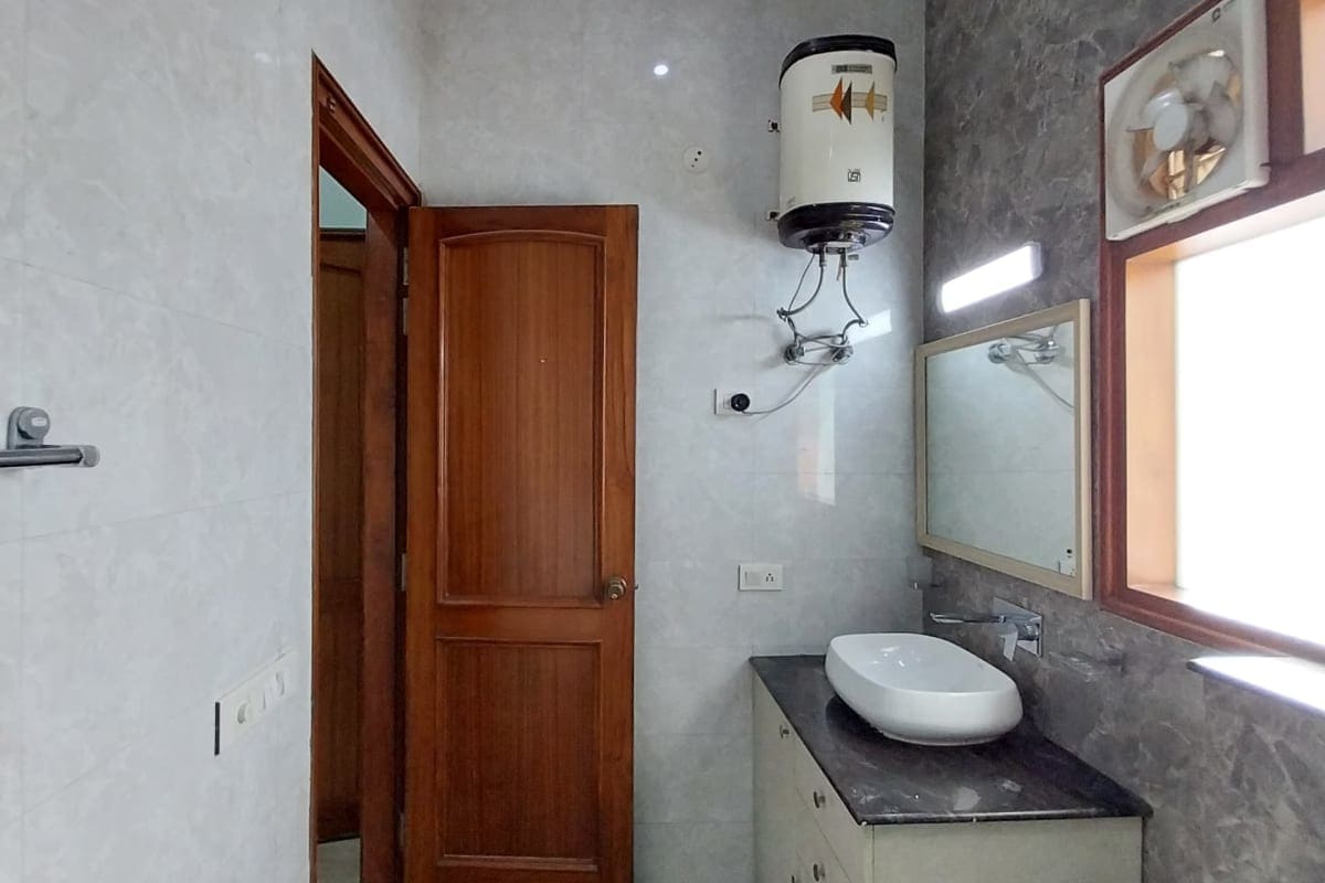 3 Bhk 2nd floor available for rent in sector 46 Gurgaon image 3
