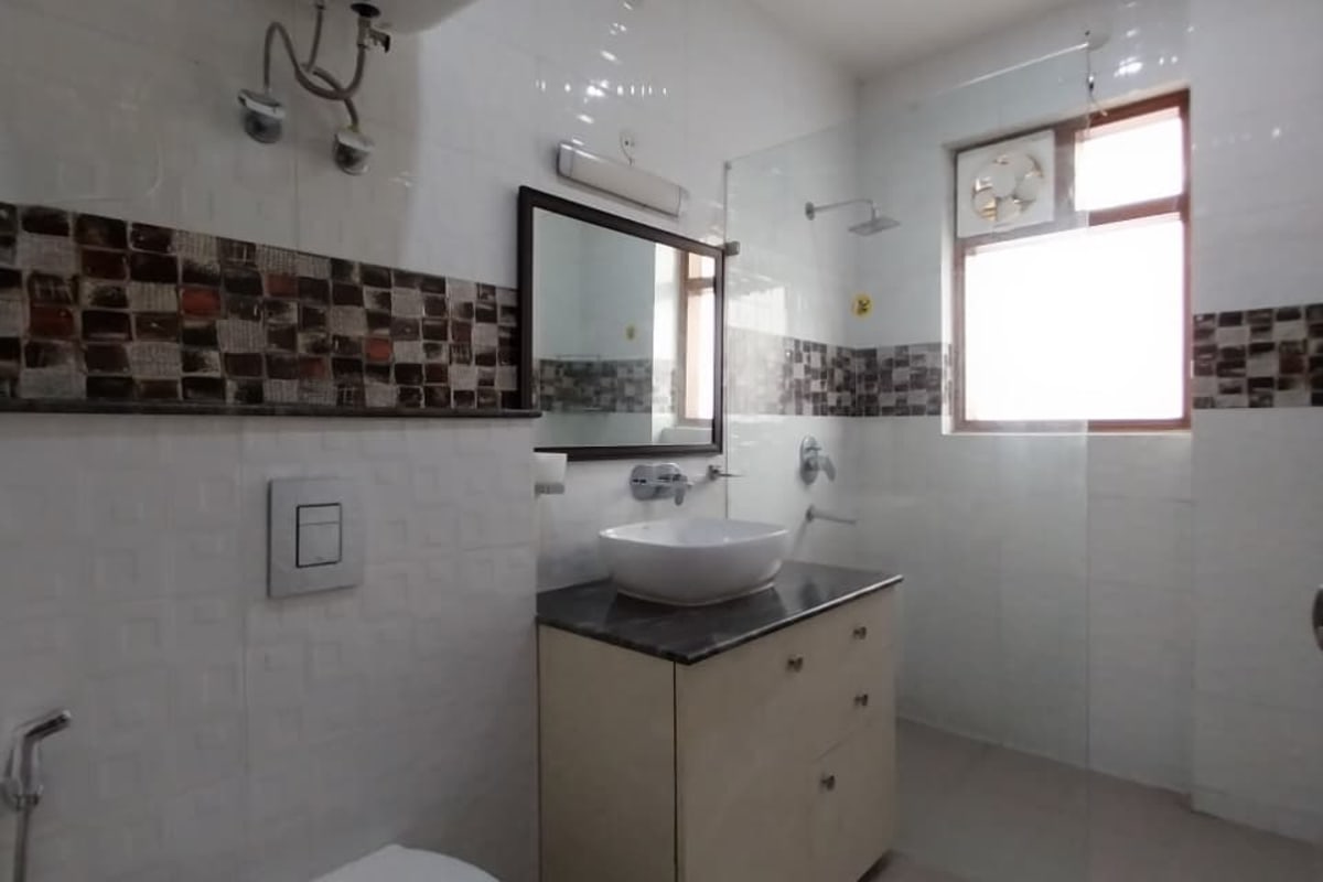 3 Bhk 2nd floor available for rent in sector 46 Gurgaon image 7