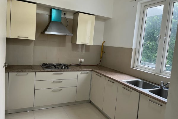 4 BHK + SQ Available for Sale | Palm Drive, Gurgaon in Gurgaon