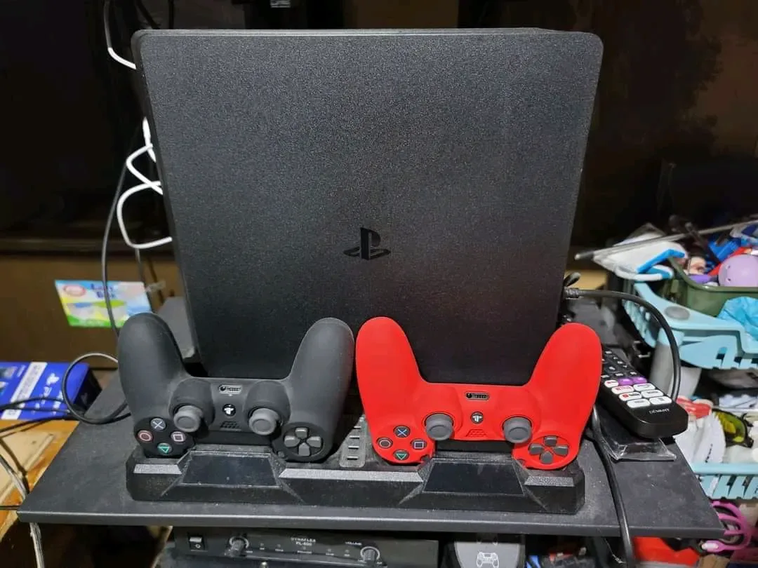Playstation 4 slim 1TB